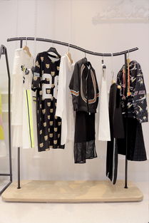 廣州 中國(guó)服裝折扣批發(fā)的首選之地